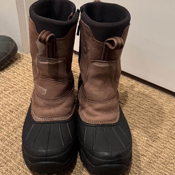 L.L. Bean Men's Brown and Black Snow Boots - Picture 13 of 13